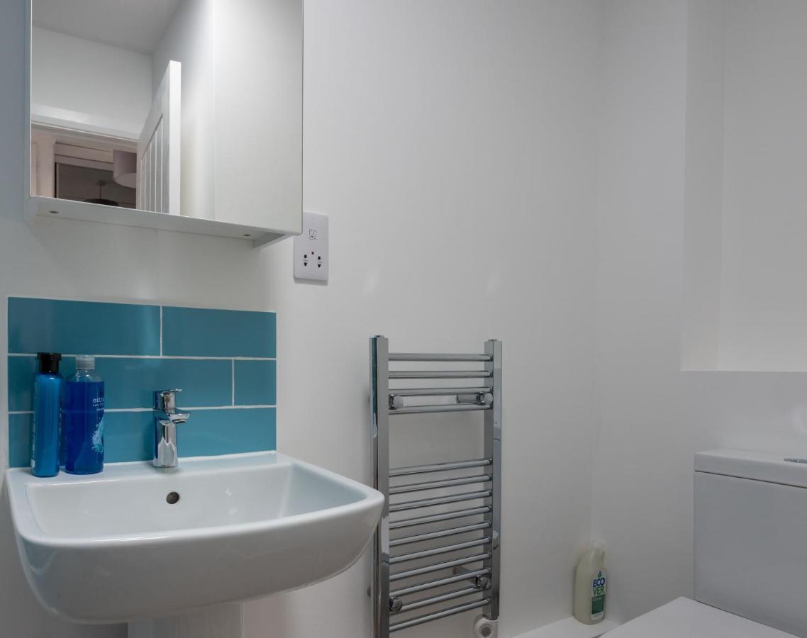 Riverside Apartment With Views And Parking 킹스브리지 외부 사진