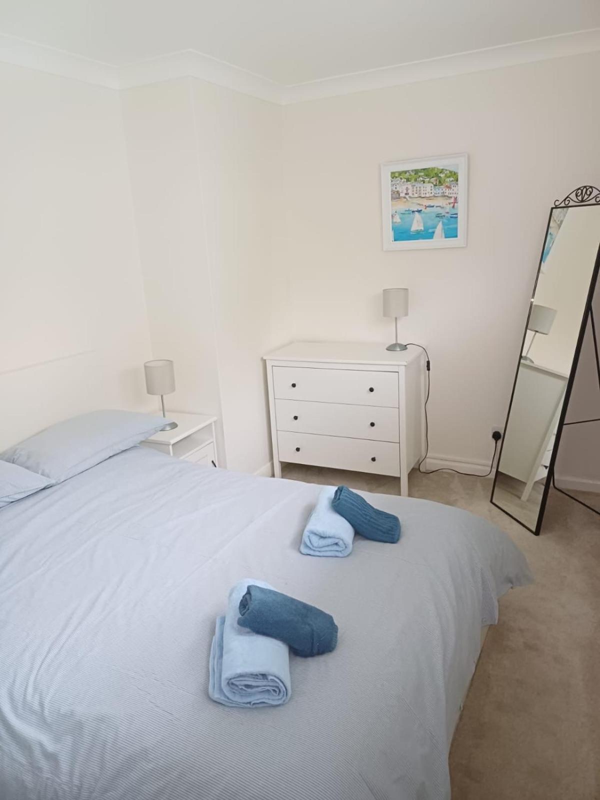Riverside Apartment With Views And Parking 킹스브리지 외부 사진